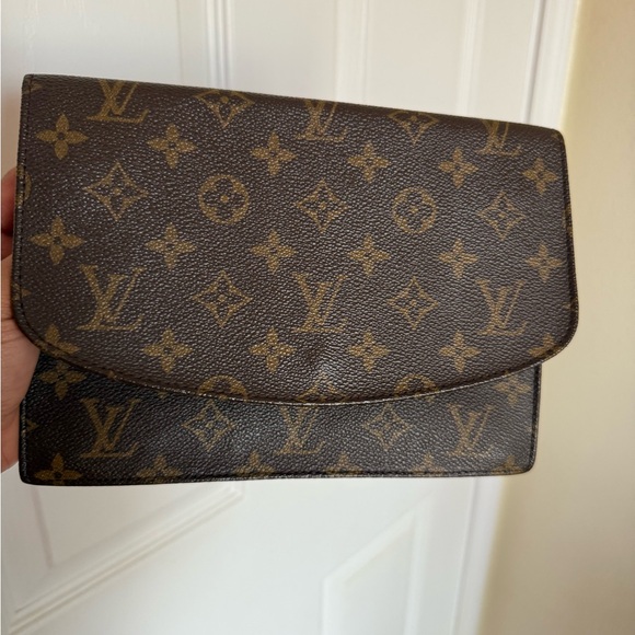 Louis Vuitton clutch - Picture 1 of 12